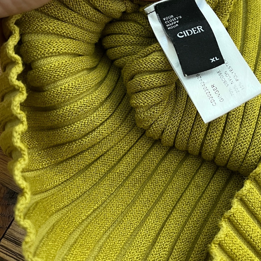 Modern Ribbed & Mesh Knit Tank Top - Picture 6 of 7